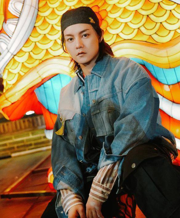 尹正瘦出"玻尿酸脸"认不出,还以为是国外人_形象_漂亮_西装