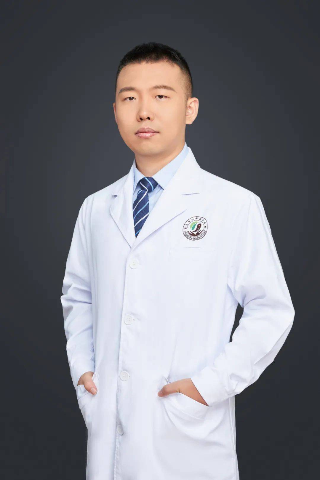 闫冬 主治中医师硕士研究生,毕业于广州中医药大学,曾工作于广州中医