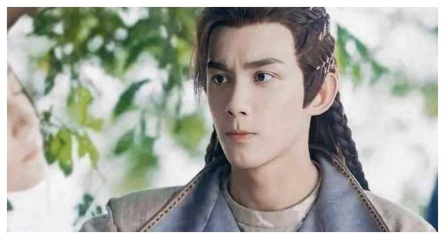 2021年,吴磊在《长歌行》中塑造了英勇无畏的少年将军形象,眉眼锐利