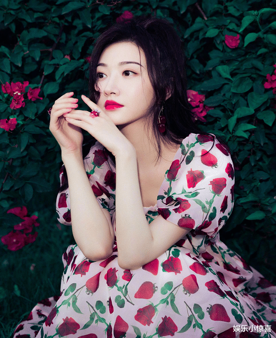 景甜拔智齿后晒素颜照,脸部浮肿气色憔悴,鼻梁处疤痕明显_景甜来_众人