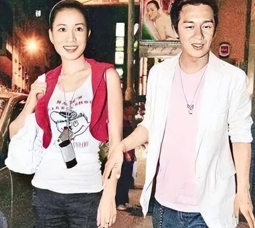 同居四年后分手,佘诗曼成为"三料视后",他却只能接烂片养四娃_陈浩民