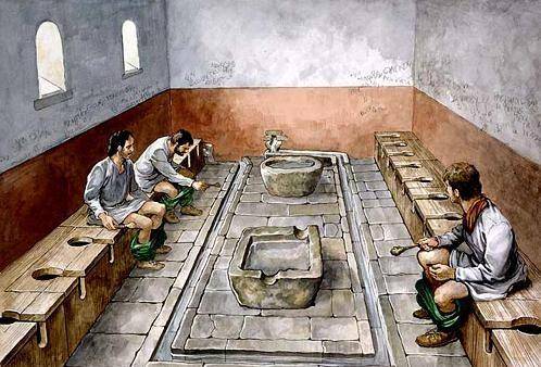 当时私人的厕所只会出现在富人的家庭里,对于其他民众来说,将尿液排