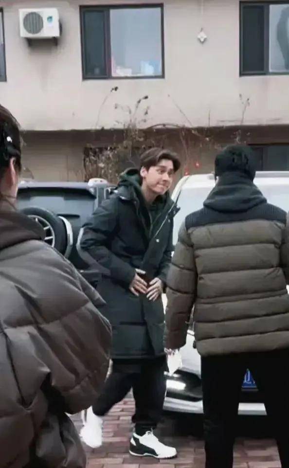 李易峰再上热搜!与张晚意同框引热议,你觉得他变化大吗?