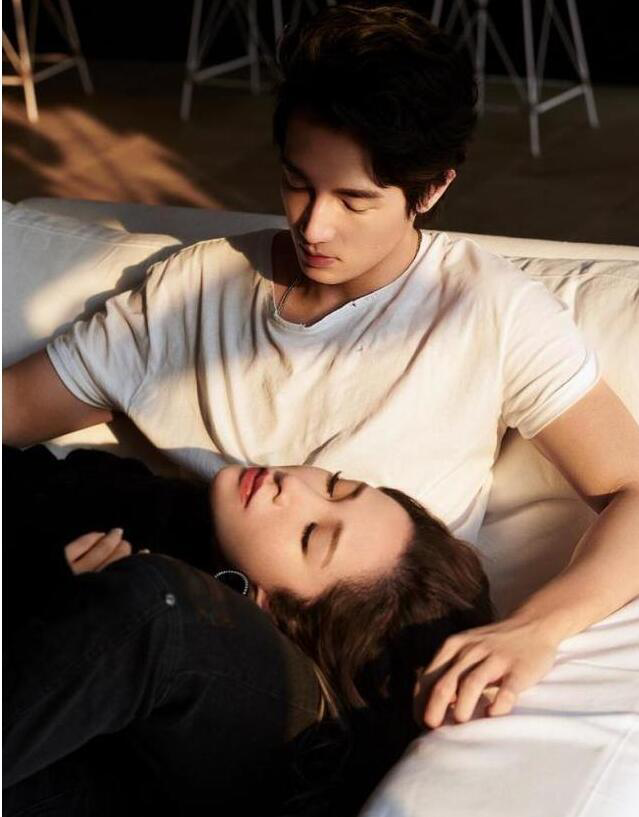 萧亚轩发文与小16岁男友分手,为了能红,男友曾累到吐血_黄皓_都会