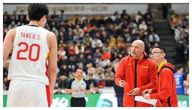 黑哨帮助日本终结16连败,杨瀚森表现惨淡不堪_比赛_实力_挑战