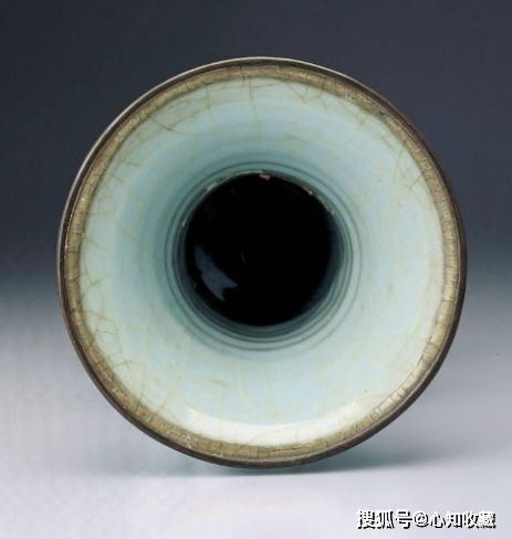 宋代官窑冰裂纹瓷器真品图片和鉴定方法_气泡_釉面_雍正仿