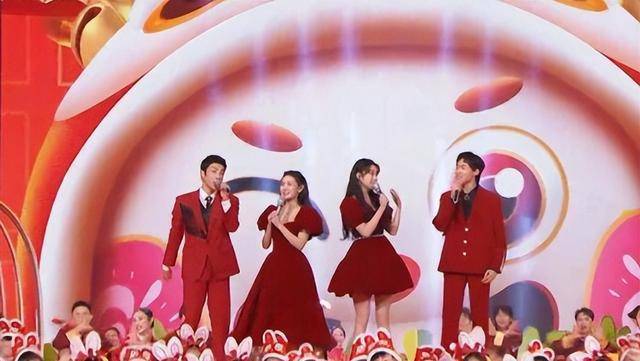 女主持人中,刘烨已经续约,她的回归无疑会给湖南卫视增添不少色彩.