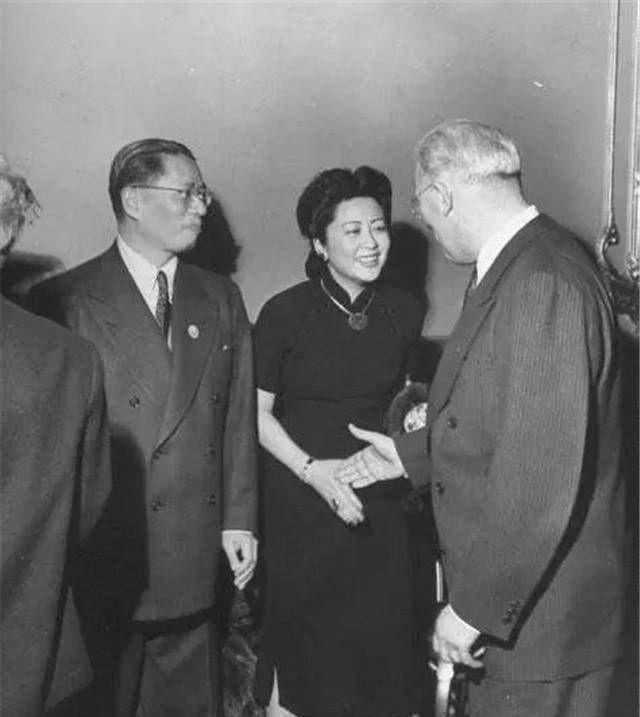 丈夫惦念初恋女儿起名带颐字,她不介意反觉可怜_宋子文_庐山_张谋之