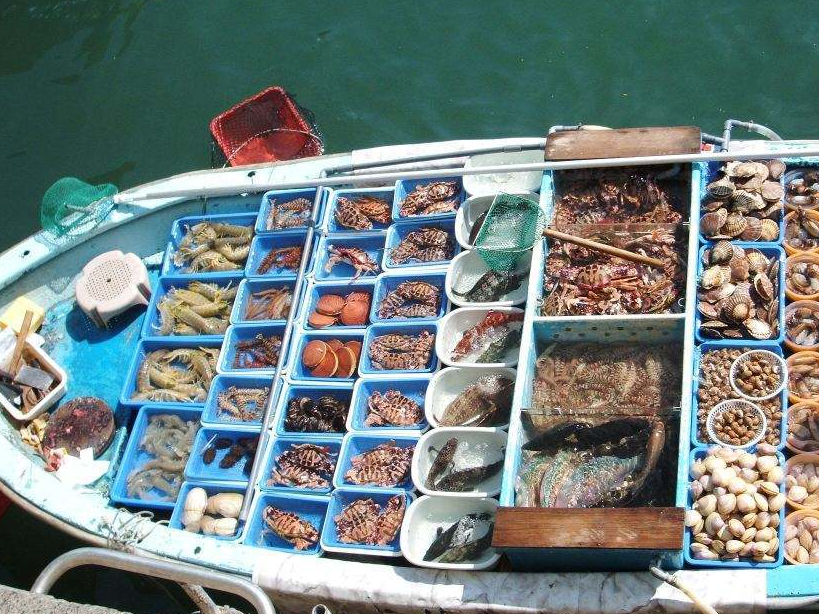 游客吐槽泰国"海鲜船",2只皮皮虾要价300块,网友:这次该凉了_价格