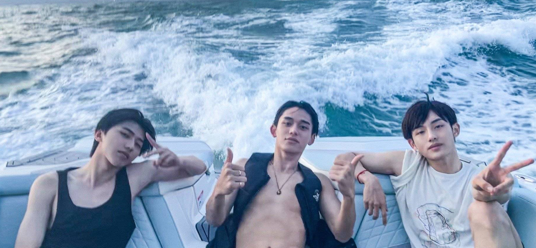 蔡徐坤晒照证明和angelababy的清白!细心打码的背后是暗讽!