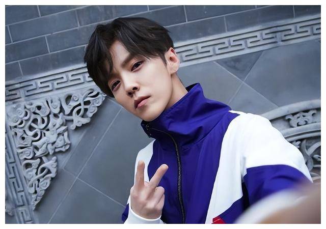 鹿晗助阵贵州村超!进球飙男人味,引尖叫疯狂!_球场上_挑战_魅力