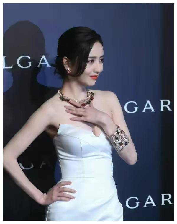 佟丽娅40岁性感喜讯连连:女人真正靠的是什么?_生活_成功_勇气