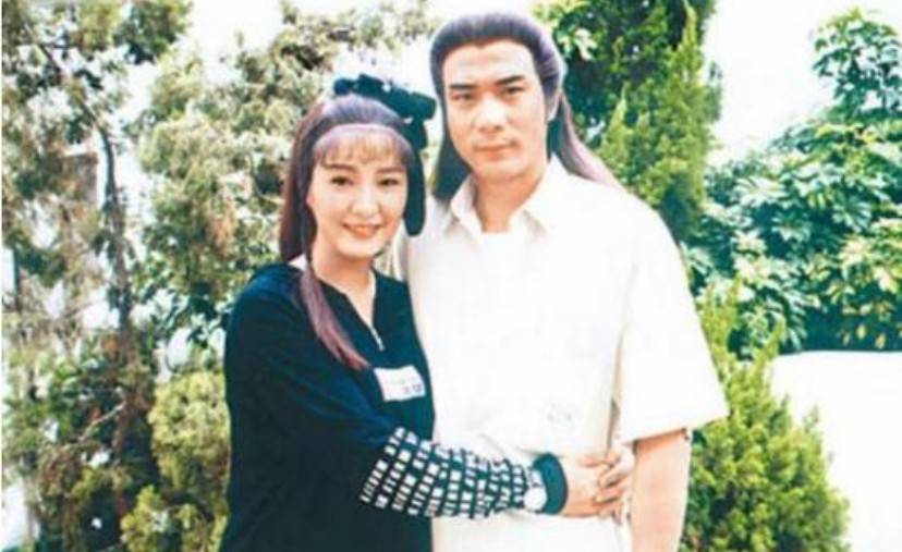 徐少强父女合照罕曝光,女儿继承妈妈雪梨美貌,靠爸爸肩头显亲昵