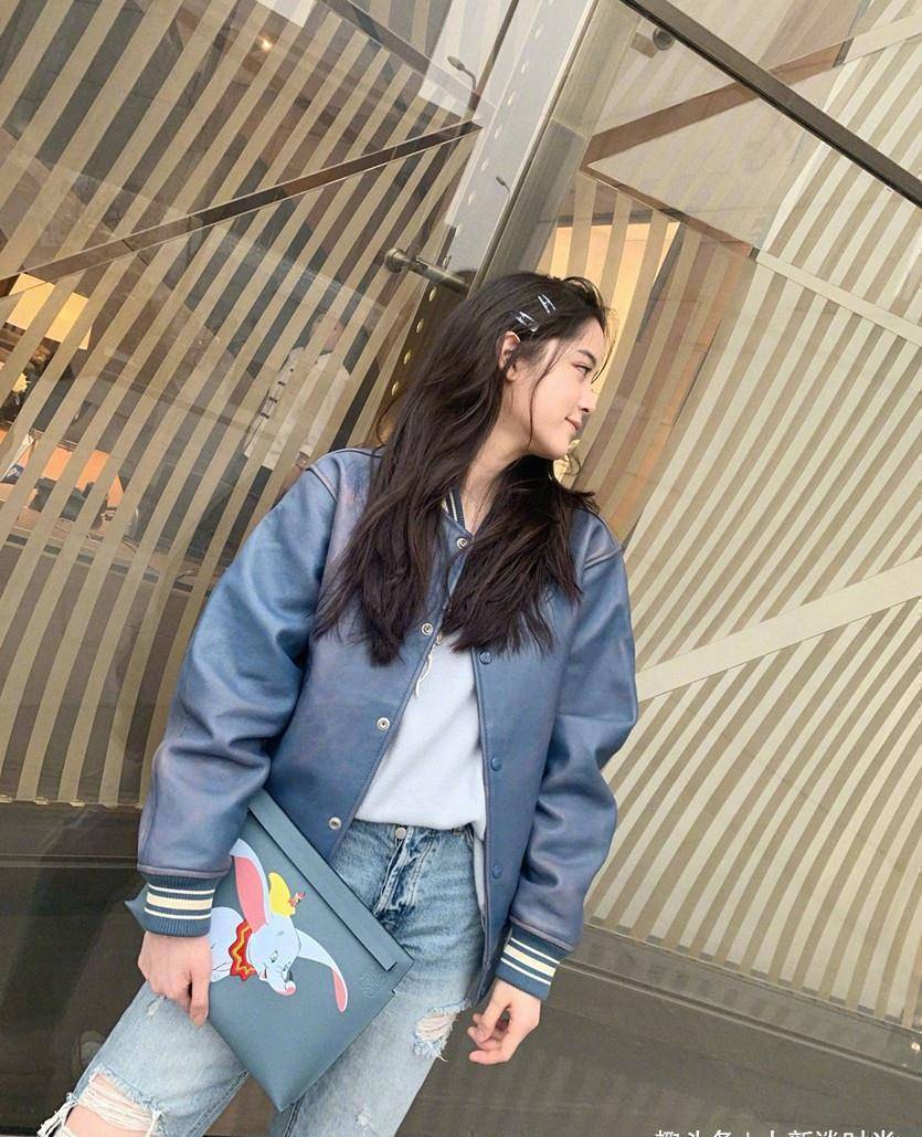 欧阳娜娜19岁时尚过头,穿时尚衣身材好真实,00年姑娘不简单_穿着_服装