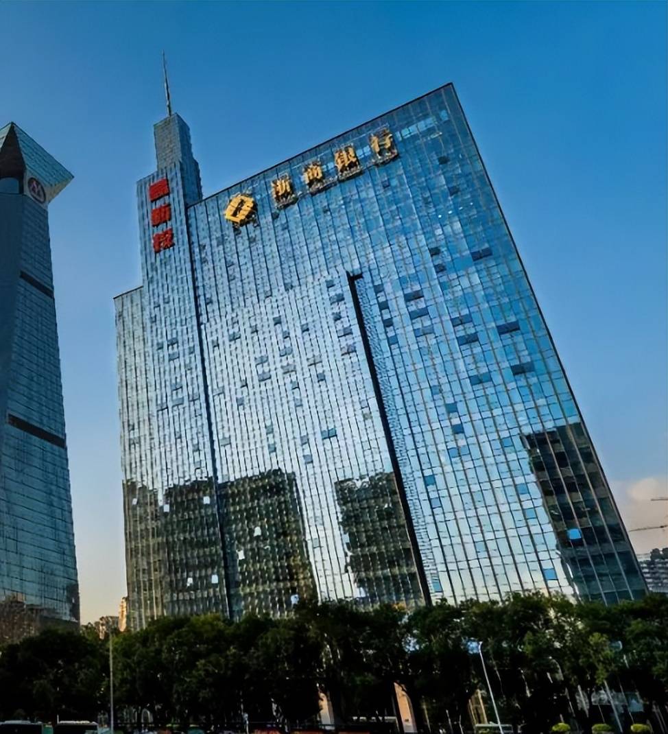 金立倒了,摸着金立过河的小米却蒸蒸日上,差距在哪里?