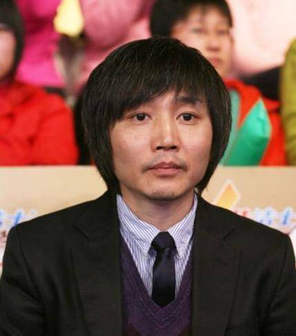 甩高圆圆,被曝劈腿徐静蕾,张亚东耽误瞿颖11年,为何仍单身?