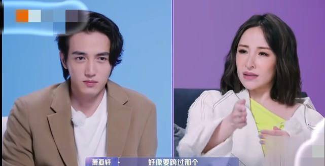 萧亚轩称与黄皓感情进入瓶颈期,很多次想要放弃,却被黄皓一句话感动