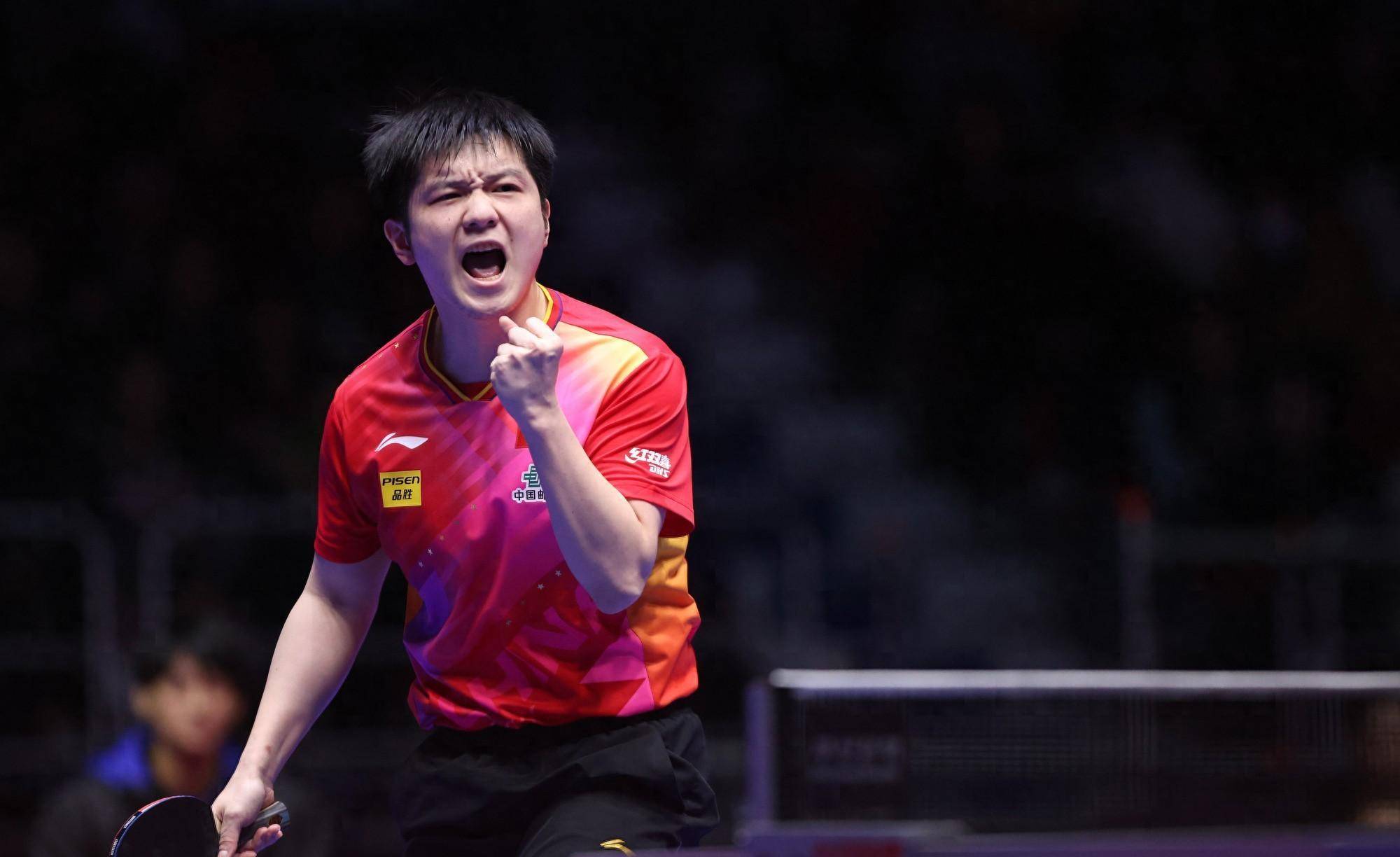 反手的攻击给樊振东的压力非常大,无论是拧拉