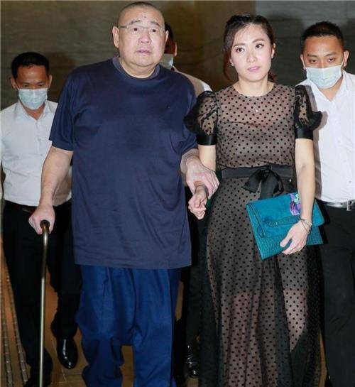 刘銮雄36岁女儿身价上亿,却至今无人敢娶,只因要满足她一个要求