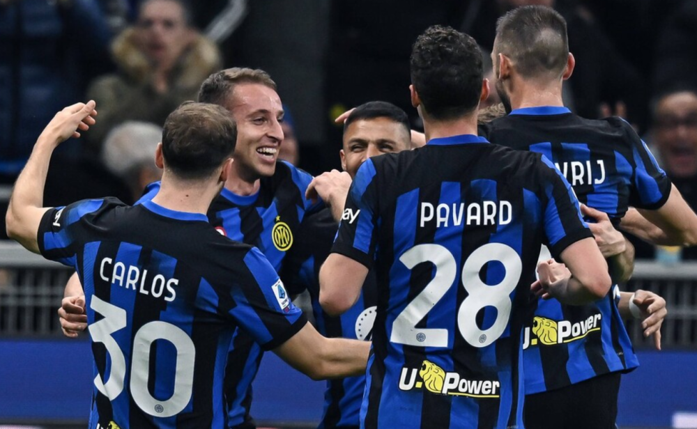 国际米兰8连胜!12分领跑积分榜,意甲冠军近在咫尺!