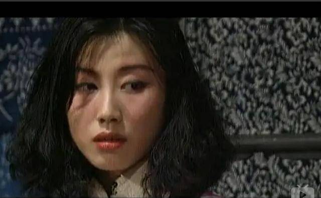 在她的身上,也有和冒家两位公子的情感纠葛.