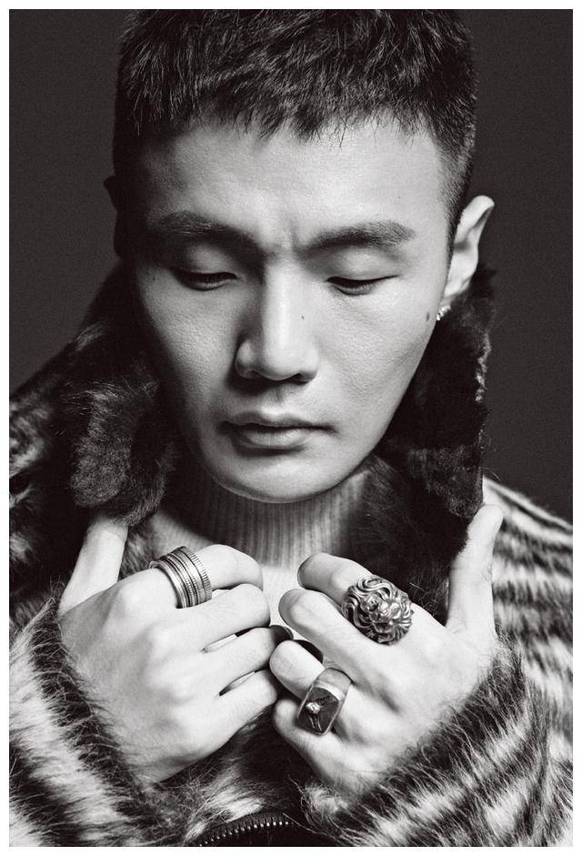 探讨李荣浩和许嵩的音乐风格,找出他们的相似与差异_乐坛_道路_有为