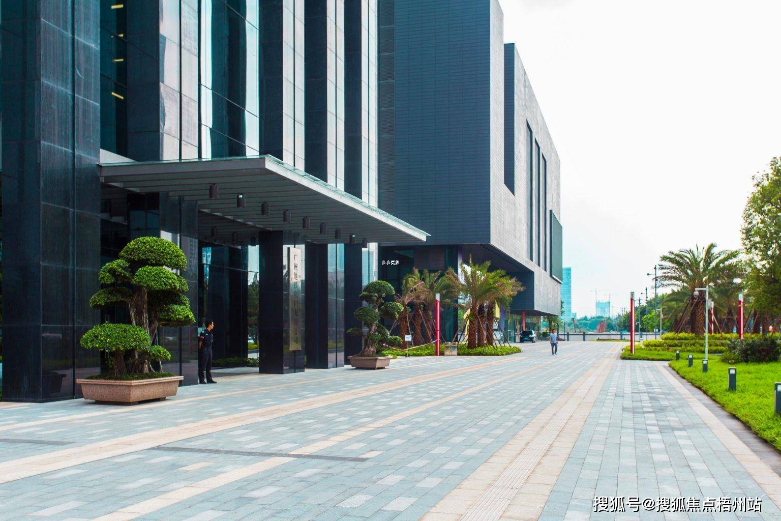 广州万胜广场写字楼招商中心欢迎您!精装办公室业主直租!