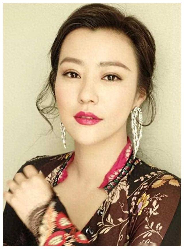 知名70后实力派女演员郝蕾,曾因其敢爱敢恨的个性在影坛独树一帜.