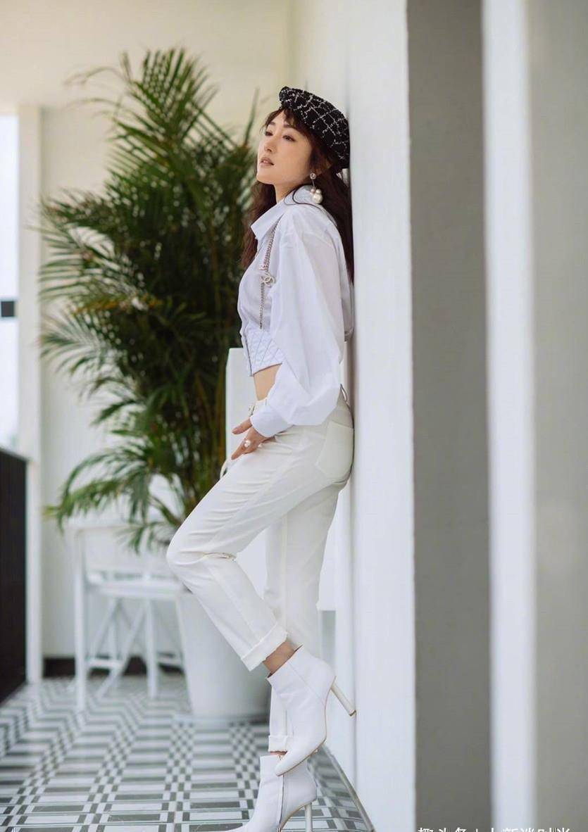 49岁杨钰莹身材好有料!