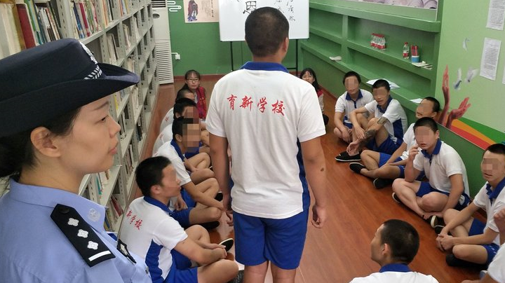 2016年11月9号,北京市第三聋哑学校的多功能教室内上了一节特殊的课程