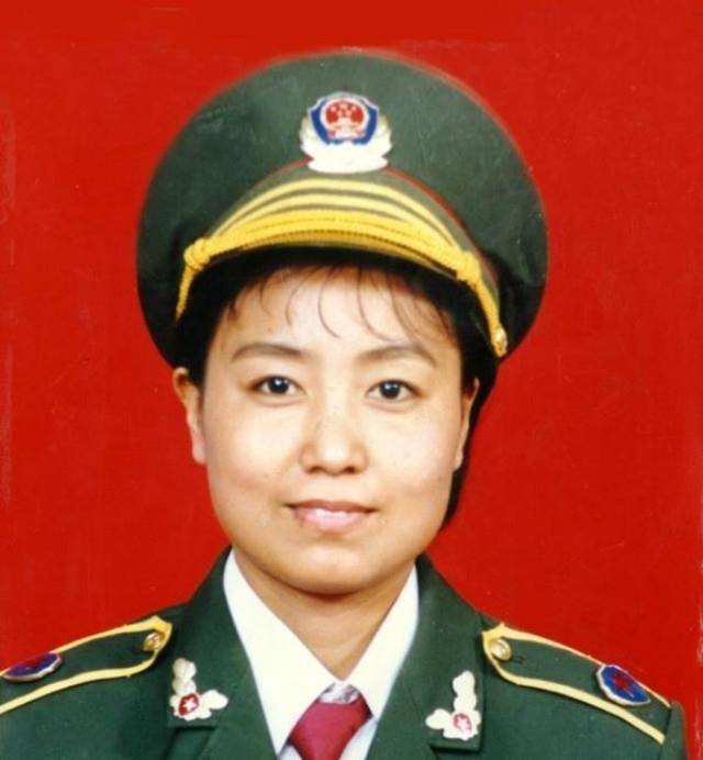 她的逝世是人民的损失,20多万百姓含泪送别_任长霞_工作_登封市