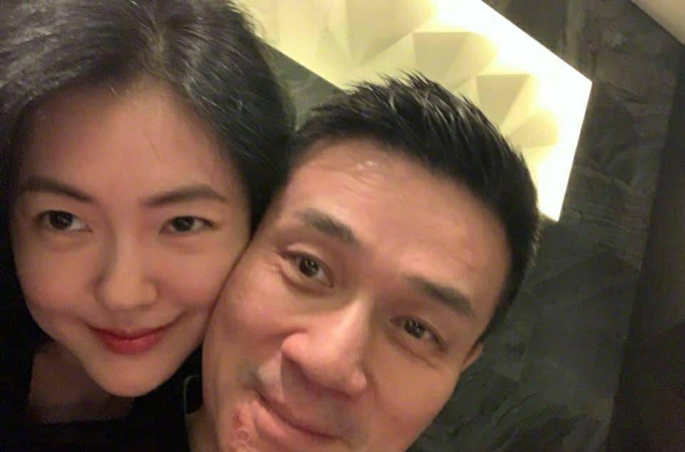 一个疼她,照顾她的好老公,以及三个那么出色的女儿,在外人看来小s真的