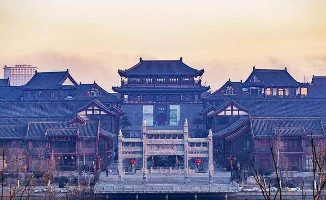 现在的青州古城作为5a级景区分为三部分.一是宋城古城北关古街区