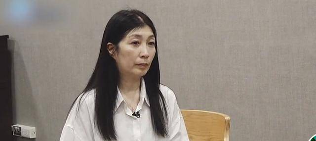 黄嘉千讲述家暴细节,曾被赏巴掌肘击胸部掐脖子,女儿也未能幸免