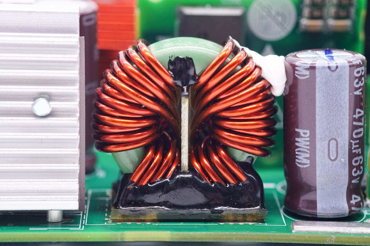 华为cloudengine 16800系列交换机电源拆解,百万级设备电源不简单