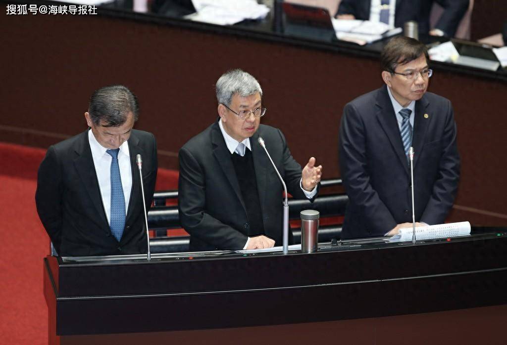 陈建仁今天赴台立法机构进行施政总质询,翁晓玲质询时表示,陈"内阁"