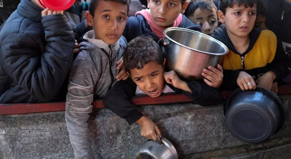 以色列再次刷新下限,用物资诱杀数百平民,坦克随意向人群开火_加沙