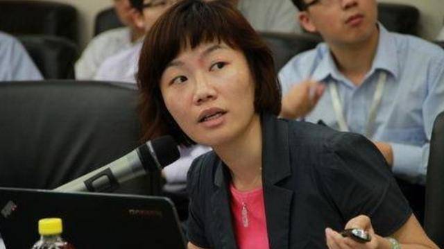 万科金牌秘书朱旭:年薪849万,年终奖1千万,为何46岁依旧单身?