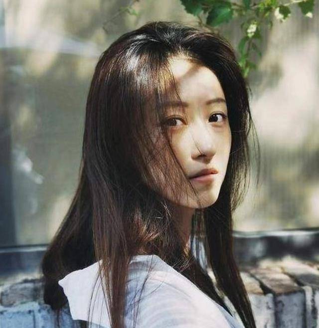 王彦霖升级当爸,晒宝宝照片,双手托举有爱,女子透露宝宝性别_佳妮