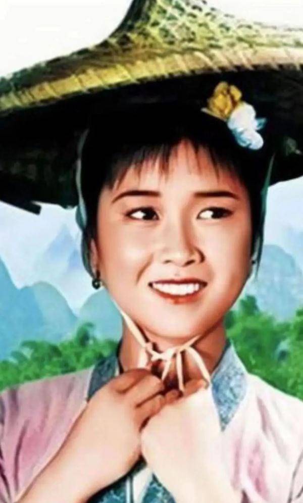 黄婉秋17岁演"刘三姐"一举成名,和小6岁男子51年感