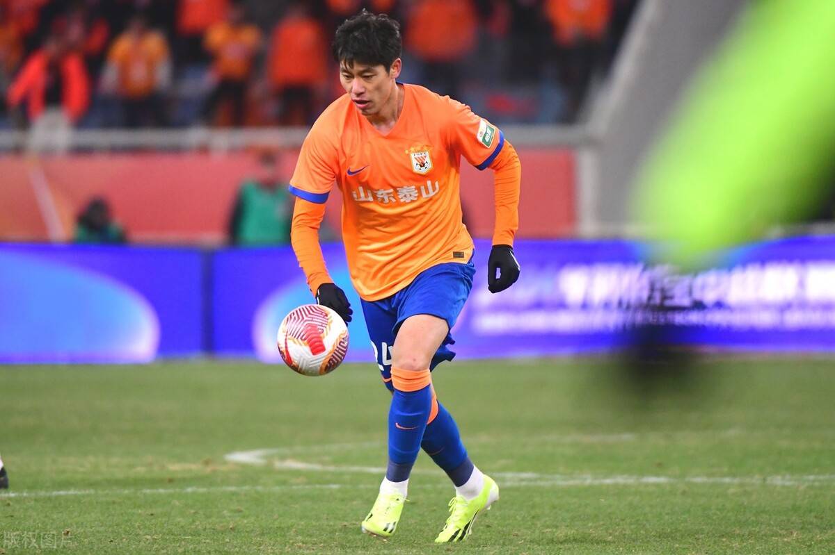 毕津浩鲁能首秀遭怒批,刚登场就踢养生球,球迷:崔康熙看错人了_泰山队