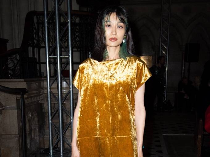 田沅现身Uma Wang2024秋冬巴黎时装周秀场看秀_黄金时代_作品_领域