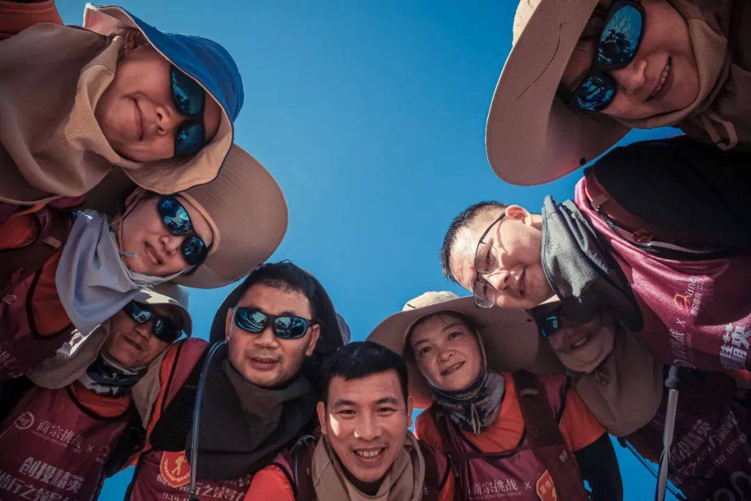 志同道合的伙伴,他们能为我们提供新的视角,帮助我们在困难中寻找到