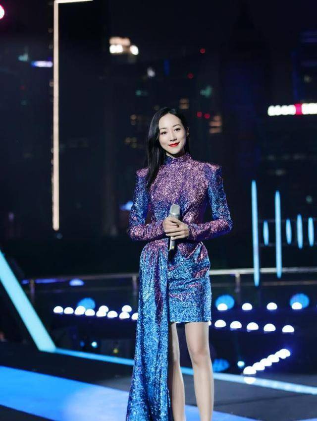 霸气张碧晨与知性韩雪撞衫,同是亮片裙,谁更胜一筹呢?_显得_自带_气质