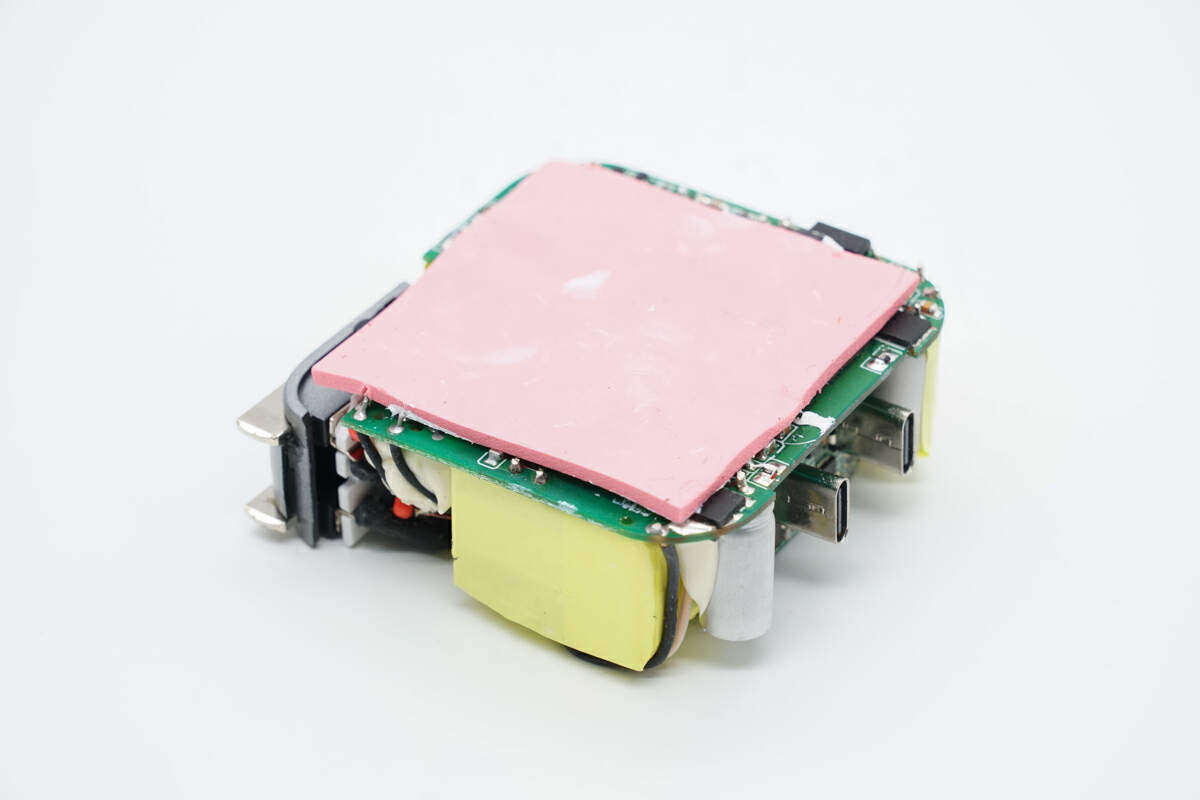 苹果macbook和iphone的快充好帮手,迪比科90w快充充电器陈将诶_焊接