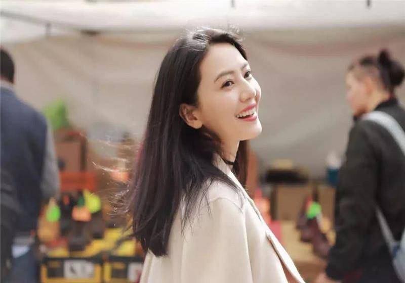 浓眉大眼鼻梁高挺,从小就是美人胚子._小时候_赵又廷_网友