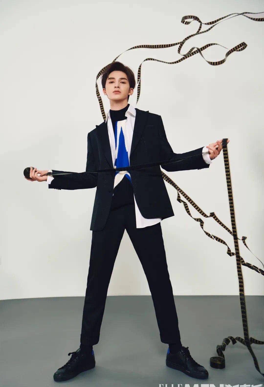 原创朱正廷杂志春季封面大片演绎各种时尚造型尽显阳光与帅气