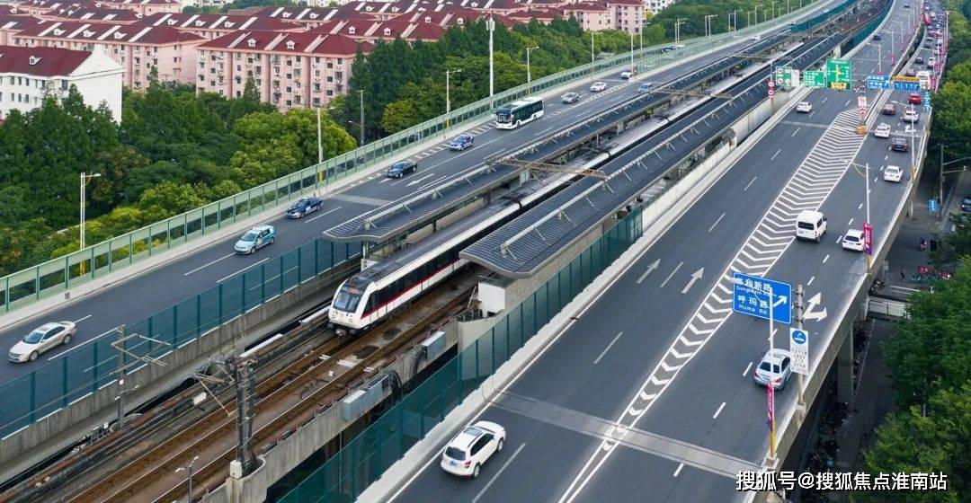 商业方面:项目旁边就是共富路沿街社区商业,附近还有福弘集贸市场,场