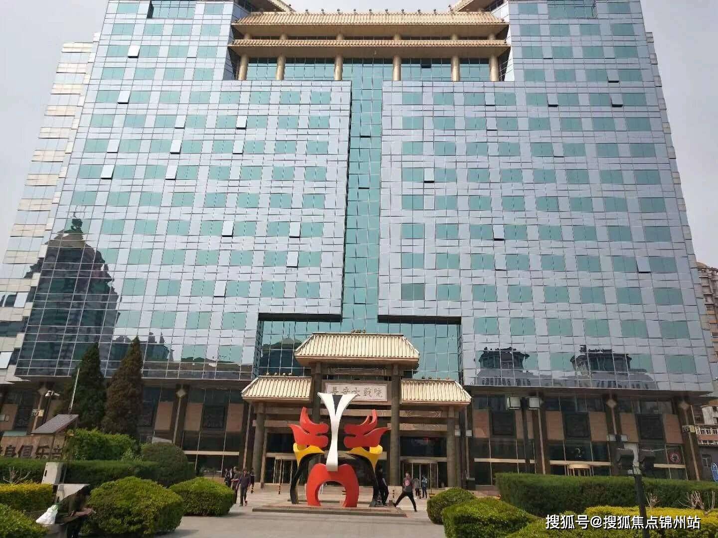 路,特2路地 铁:地铁1号线建国门站地理位置:光华长安大厦属甲级写字楼