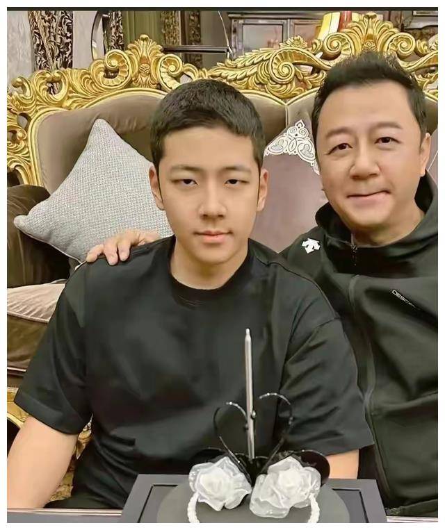 原创郭涛庆儿子17岁生日小石头长大成帅哥引发网友热议